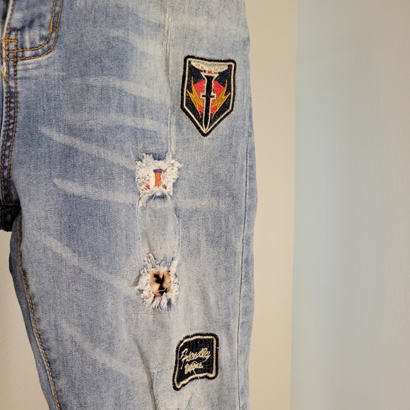Cute Blue Jeans with Logo Patchwa - Picture 7 of 9